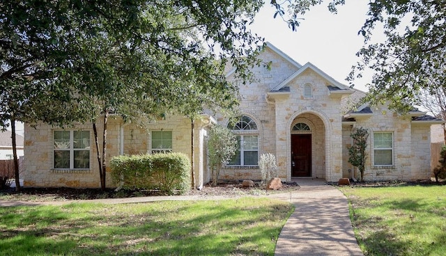 view of front facade with a front yard