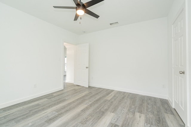 unfurnished room with light wood-style flooring, visible vents, baseboards, and ceiling fan