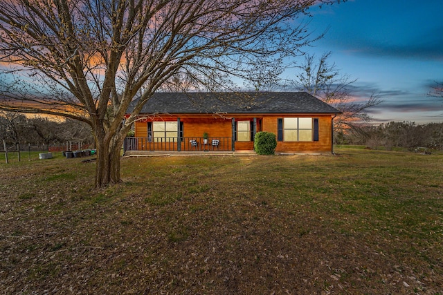 view of front of house featuring a porch and a front yard