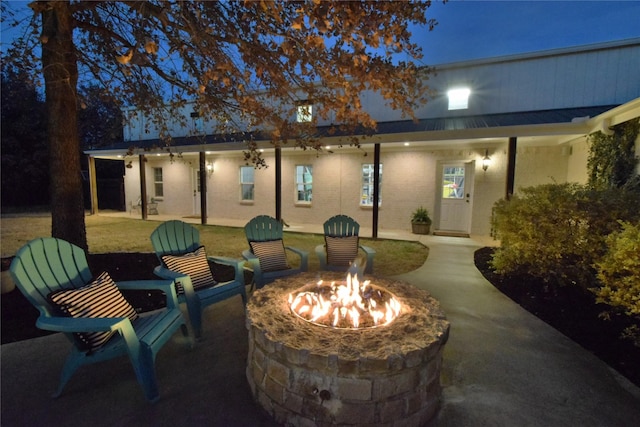 view of patio featuring an outdoor fire pit