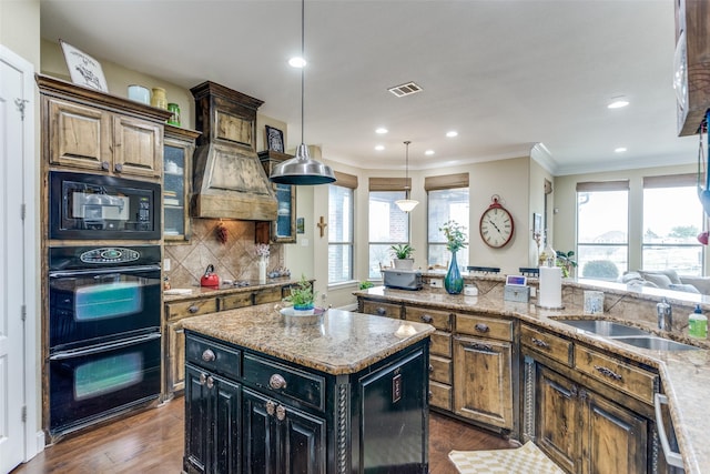 kitchen with a sink, visible vents, backsplash, dark wood-style floors, and black appliances