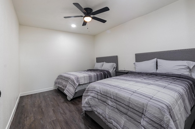 bedroom with dark wood-type flooring, baseboards, and a ceiling fan