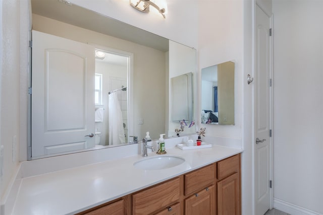 bathroom featuring a shower with shower curtain and vanity