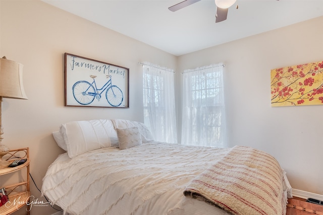 bedroom with ceiling fan and baseboards