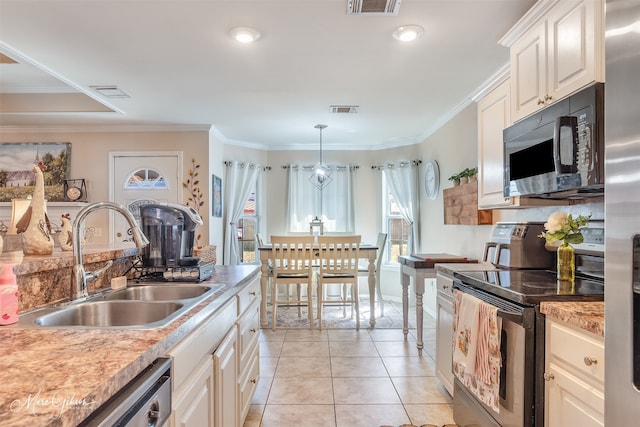 kitchen featuring light tile patterned floors, a sink, visible vents, ornamental molding, and appliances with stainless steel finishes