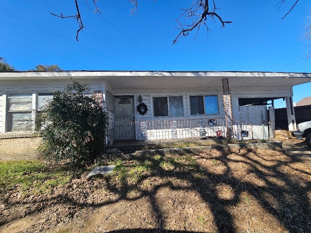 view of front of property featuring fence