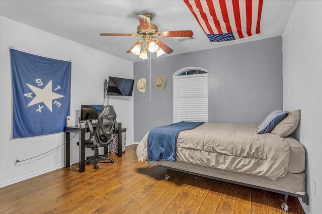 bedroom featuring ceiling fan, baseboards, and hardwood / wood-style floors