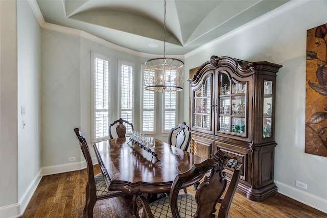 dining area featuring lofted ceiling, a notable chandelier, dark wood-style floors, and baseboards