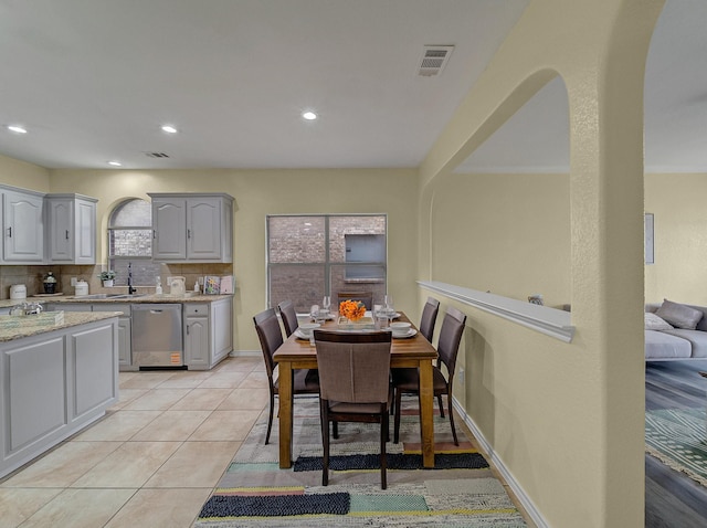 dining room with light tile patterned floors, visible vents, recessed lighting, and baseboards