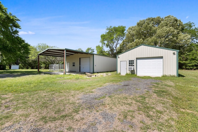 view of outdoor structure with an outbuilding