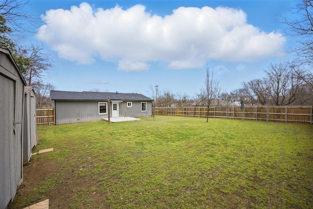 view of yard featuring a fenced backyard