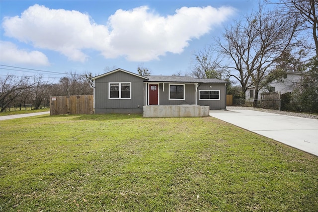 manufactured / mobile home featuring a front yard, fence, and driveway