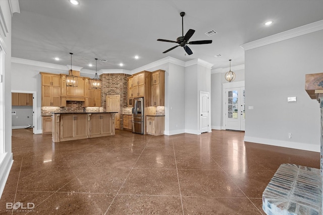 kitchen featuring visible vents, baseboards, decorative backsplash, recessed lighting, and stainless steel refrigerator with ice dispenser