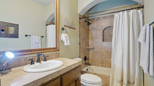 full bathroom featuring toilet, vanity, and shower / bath combo