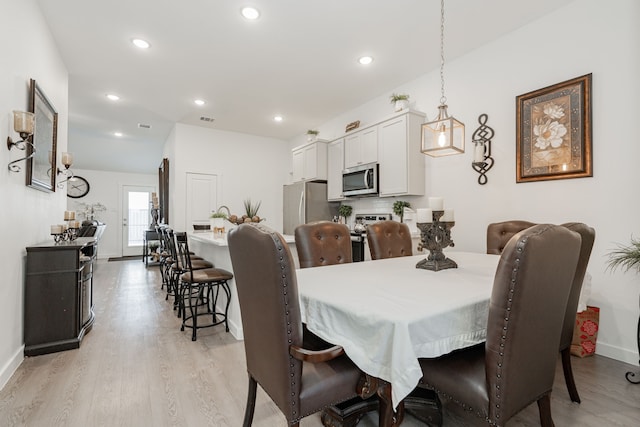 dining room with visible vents, recessed lighting, light wood-type flooring, and baseboards