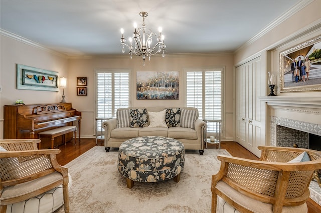 1905 Indian Creek Dr, Westover Hills, TX 76107 - living area featuring a chandelier, wood finished floors, crown molding, and healthy amount of natural light