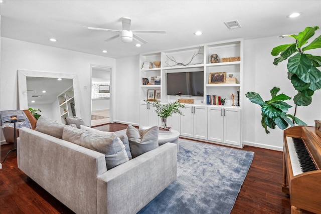 living room featuring dark wood-style floors, baseboards, visible vents, recessed lighting, and ceiling fan