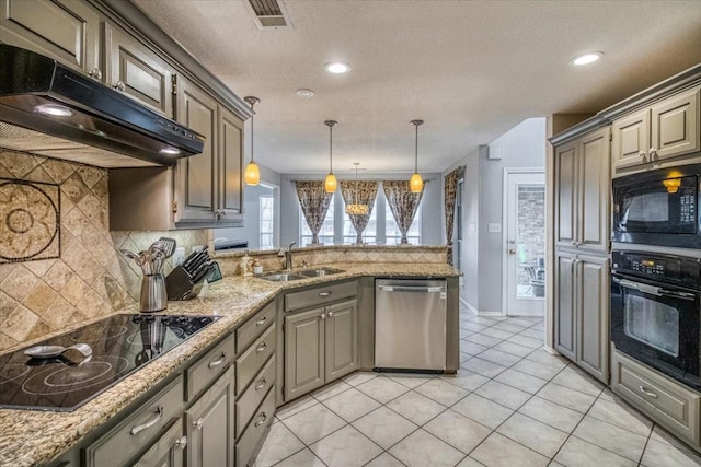 kitchen featuring visible vents, black appliances, a sink, under cabinet range hood, and a peninsula