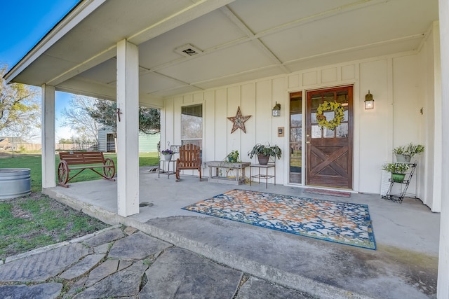 entrance to property featuring covered porch