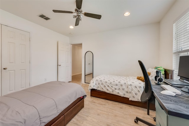 bedroom with recessed lighting, visible vents, light wood finished floors, and ceiling fan