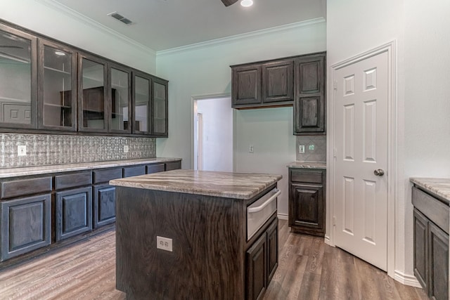 kitchen with visible vents, decorative backsplash, and wood finished floors