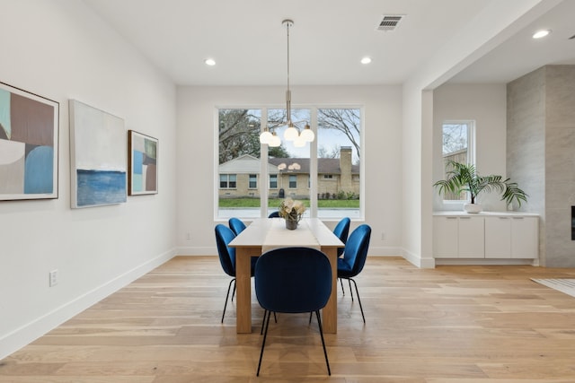 dining space featuring a wealth of natural light, visible vents, baseboards, and light wood finished floors