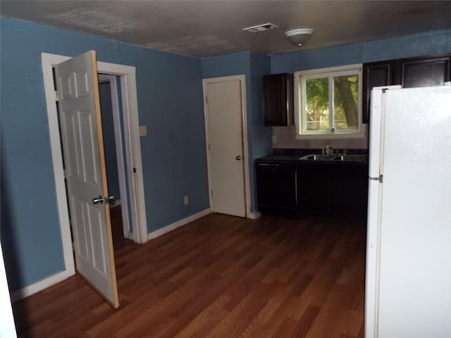 kitchen with visible vents, freestanding refrigerator, baseboards, dishwasher, and dark wood-style flooring