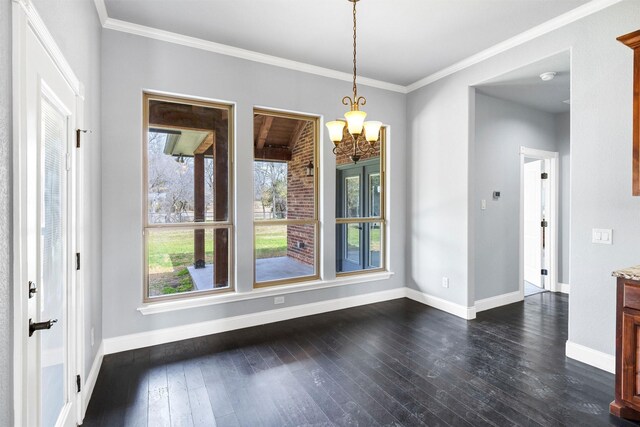 unfurnished dining area with baseboards, a notable chandelier, dark wood-style floors, and crown molding