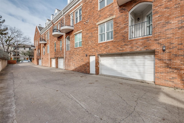 4034 Rawlins St Unit 102, Dallas, TX 75219 - view of property featuring a garage and driveway
