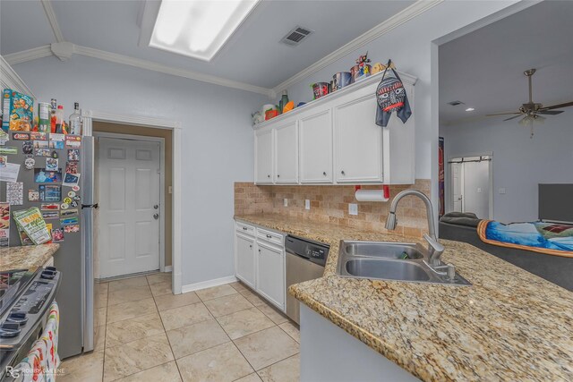 kitchen with visible vents, stainless steel appliances, crown molding, and a sink