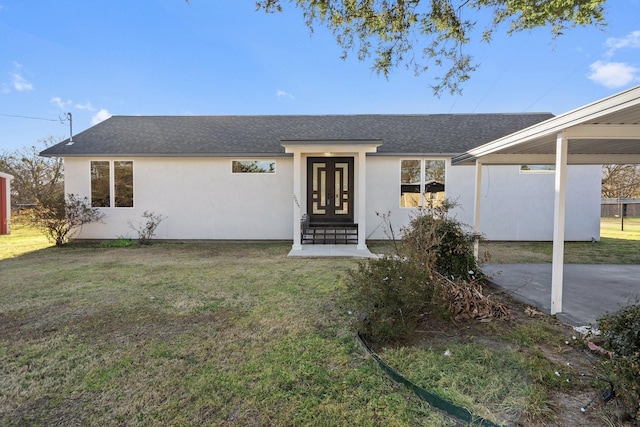 20055 Hill Ln, Kemp, TX 75143 - view of front of home with entry steps, a shingled roof, a front yard, and stucco siding