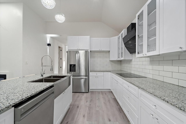 20055 Hill Ln, Kemp, TX 75143 - kitchen featuring appliances with stainless steel finishes, vaulted ceiling, decorative backsplash, and white cabinets