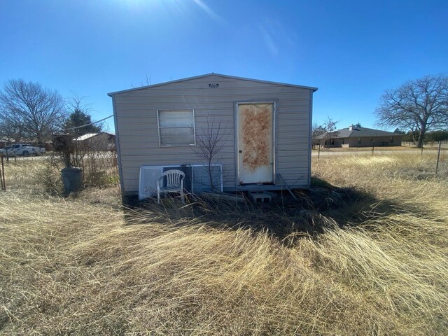 view of outdoor structure featuring an outdoor structure