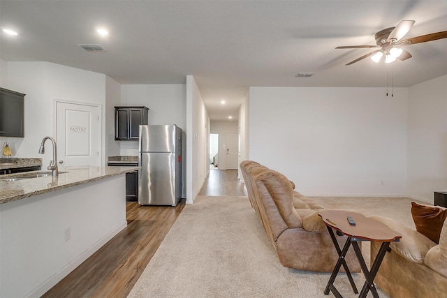 living area with visible vents, recessed lighting, light wood-type flooring, and a ceiling fan