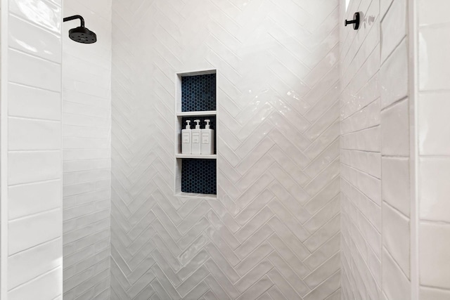 room details featuring a tile shower