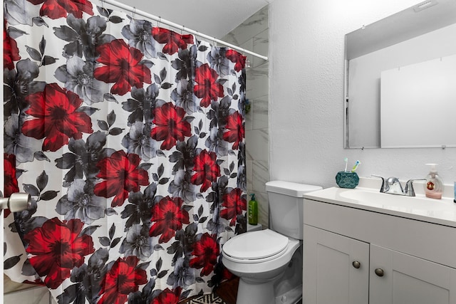 full bathroom featuring a shower with shower curtain, toilet, vanity, and a textured wall