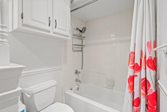 full bath with toilet and shower / bathtub combination with curtain