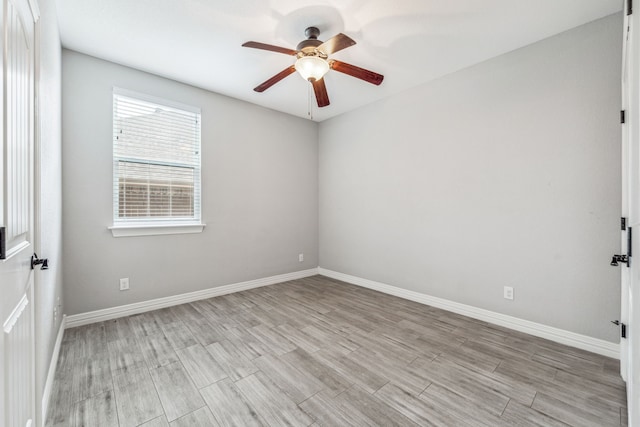 unfurnished room featuring light wood-style flooring, baseboards, and ceiling fan