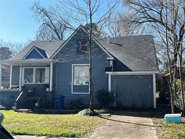 117 Lister St, Shreveport, LA 71101 - view of front of home with roof with shingles and a front yard