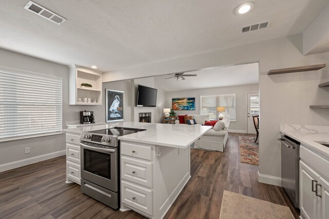 carpeted bedroom with visible vents, a ceiling fan, a textured ceiling, a closet, and connected bathroom