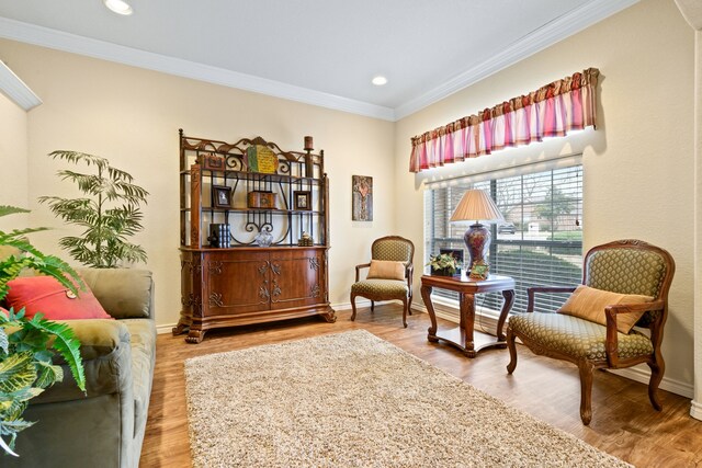 sitting room featuring recessed lighting, crown molding, baseboards, and wood finished floors