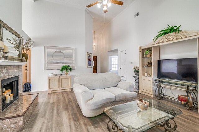 dining space with an inviting chandelier, crown molding, lofted ceiling, and wood finished floors