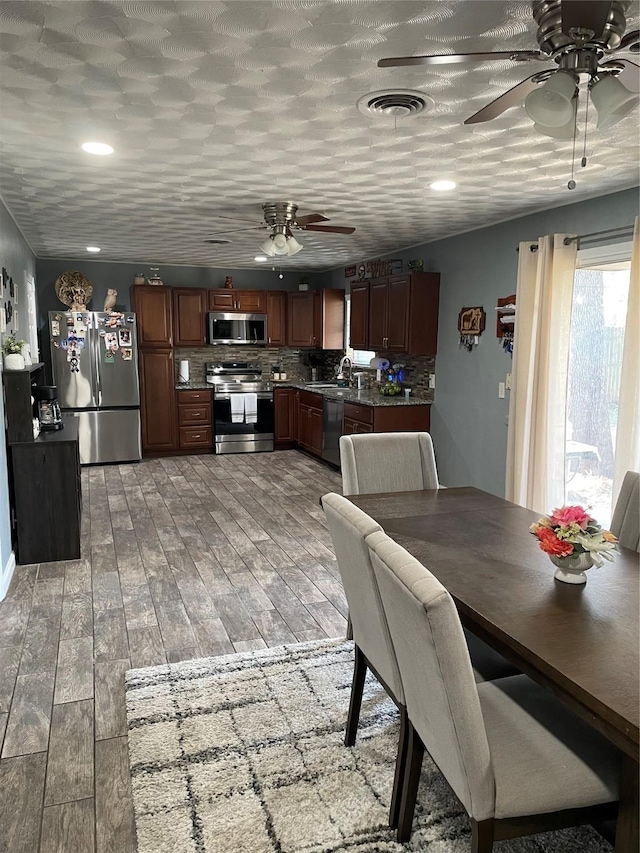 dining area featuring recessed lighting, visible vents, ceiling fan, and light wood-style floors