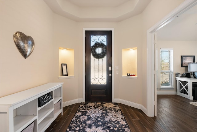 foyer featuring baseboards and wood tiled floor