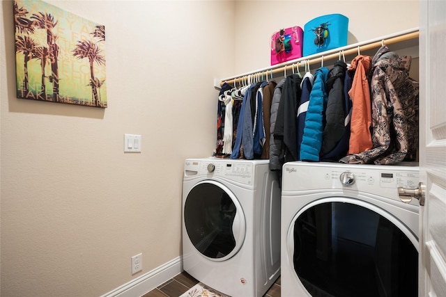 laundry room featuring laundry area, independent washer and dryer, baseboards, and wood finished floors