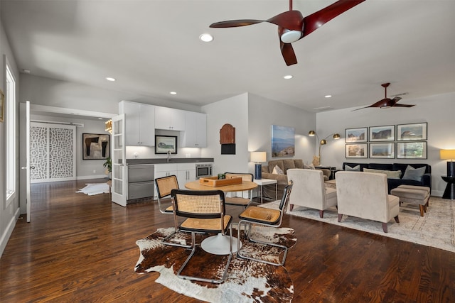 dining area with dark wood-type flooring, recessed lighting, a ceiling fan, and baseboards