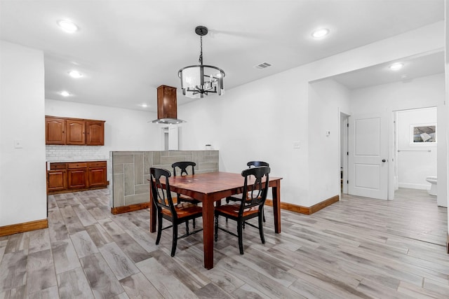 dining area featuring visible vents, recessed lighting, baseboards, and light wood-style floors