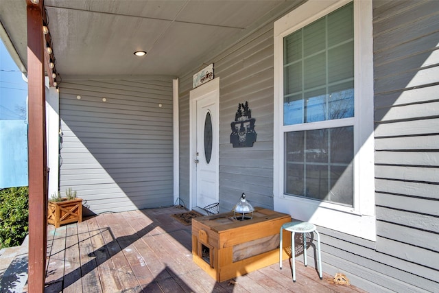 entrance to property featuring a porch