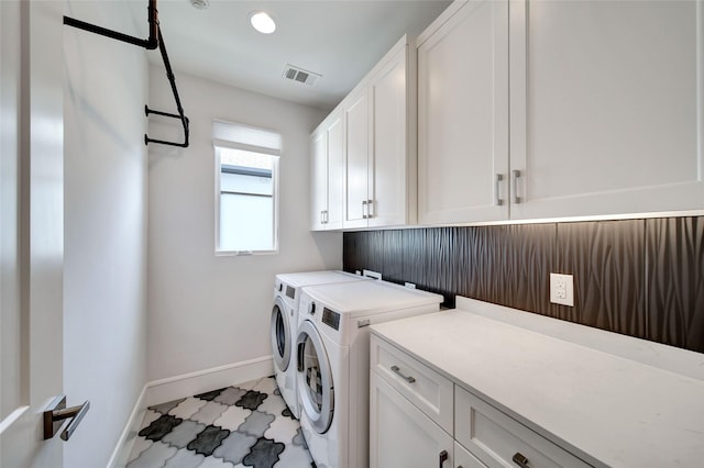 washroom featuring visible vents, recessed lighting, cabinet space, baseboards, and washing machine and clothes dryer