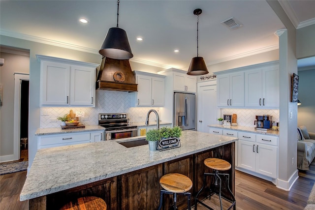 kitchen with custom range hood, a sink, dark wood finished floors, appliances with stainless steel finishes, and crown molding